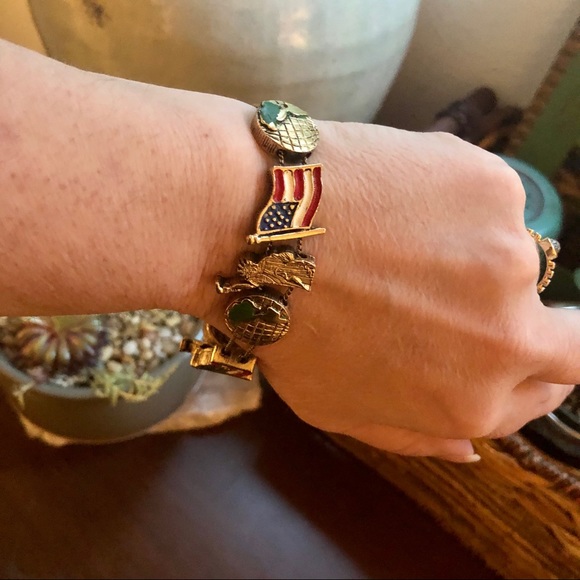 Vintage - America USA Gold Enamel Bracelet - Picture 5 of 7